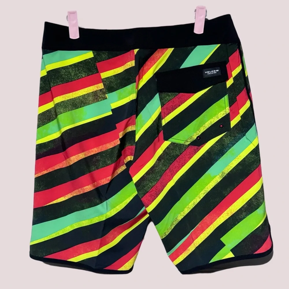 NWT Volcom Men's Scallop Stripe 20‎ Boardshorts - Sz 31